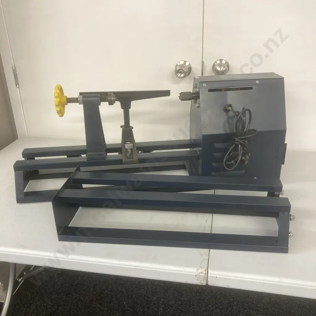 GMC 4 Speed Wood Lathe. Model ML1000, 1/2Hp, 4Spd, With Extension, L142cm Image 1++