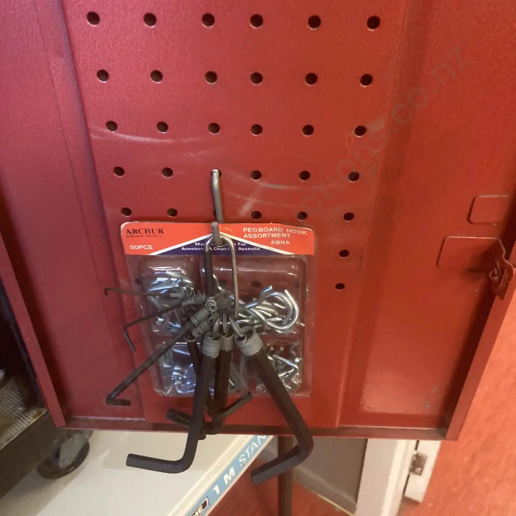 Steel Toolbox & Roller Cabinet With Tools Image 1++