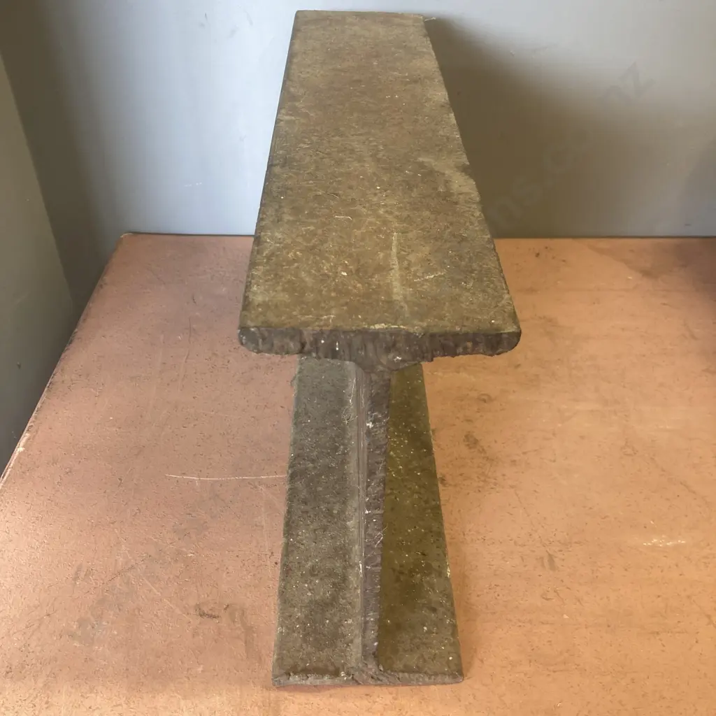 Anvil / Piece Of Steel, H23 W45 10.5cm Image 1++