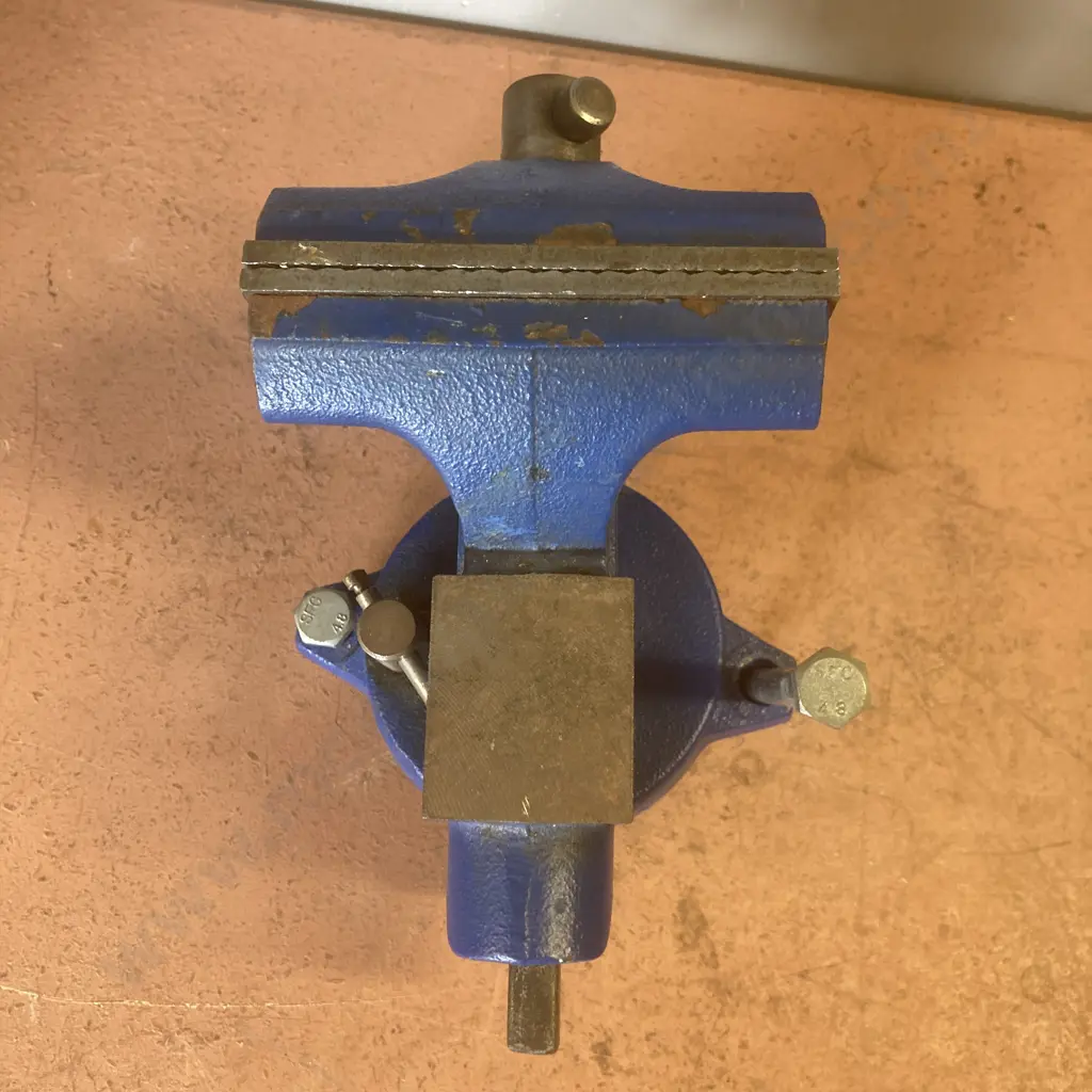 Irwin 4 1/2" Rotating Bench Vice Image 1++