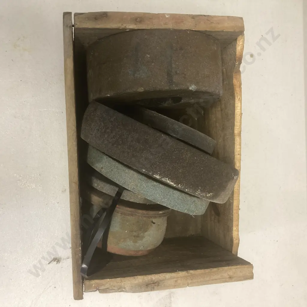 Box Lot Assorted Grinding Wheels Image 1++