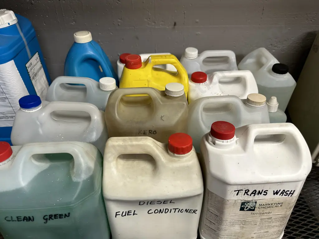 14 Containers Assorted Kero, Clean Green Etc Image 1++