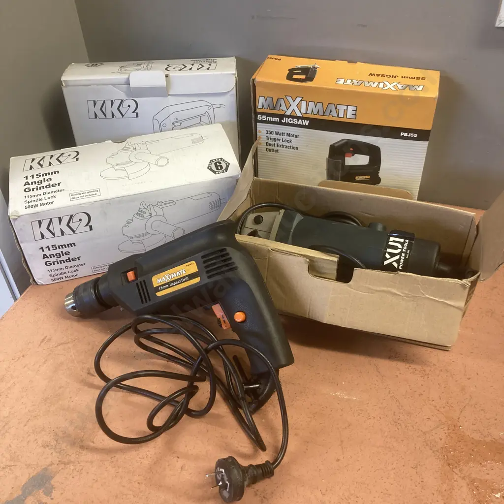 Lot of Assorted Power Tools Image 1++
