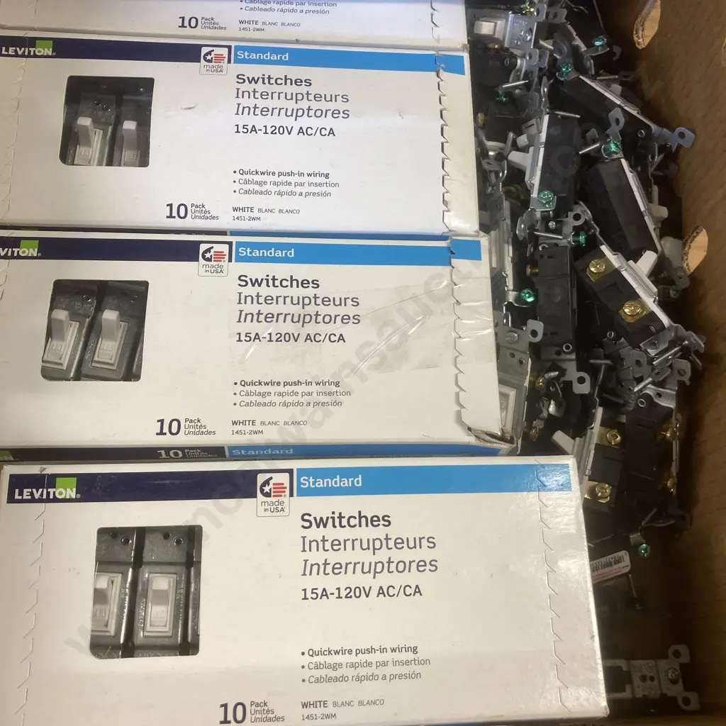 Box lot Leviton 15 A-120V AC/CA  Switches Image 1++