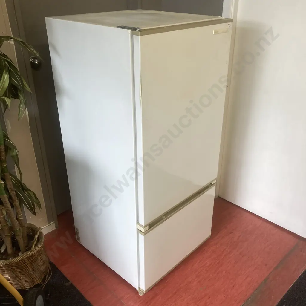 Fisher & Paykel Frigidaire Fridge With Drawer At Base, Model C365H Image 1++