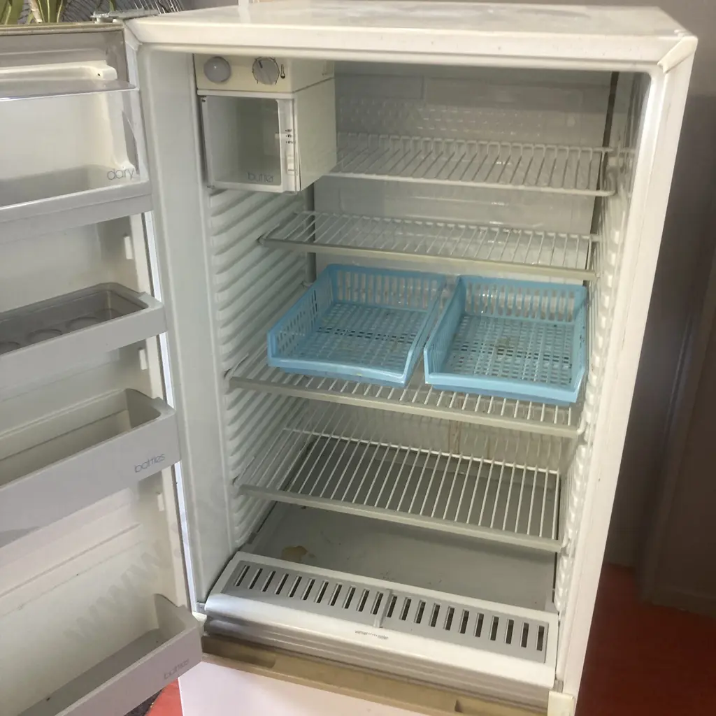Fisher & Paykel Frigidaire Fridge With Drawer At Base, Model C365H Image 1++