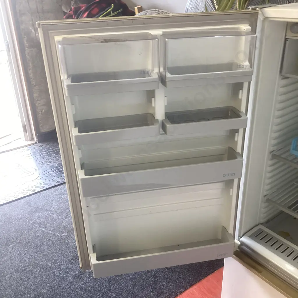 Fisher & Paykel Frigidaire Fridge With Drawer At Base, Model C365H Image 1++