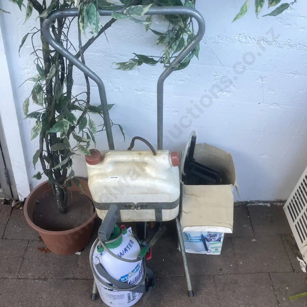 2 Small Pressure Sprayers and a Sprayrite Sprayer (Hole In Top) Image 1++