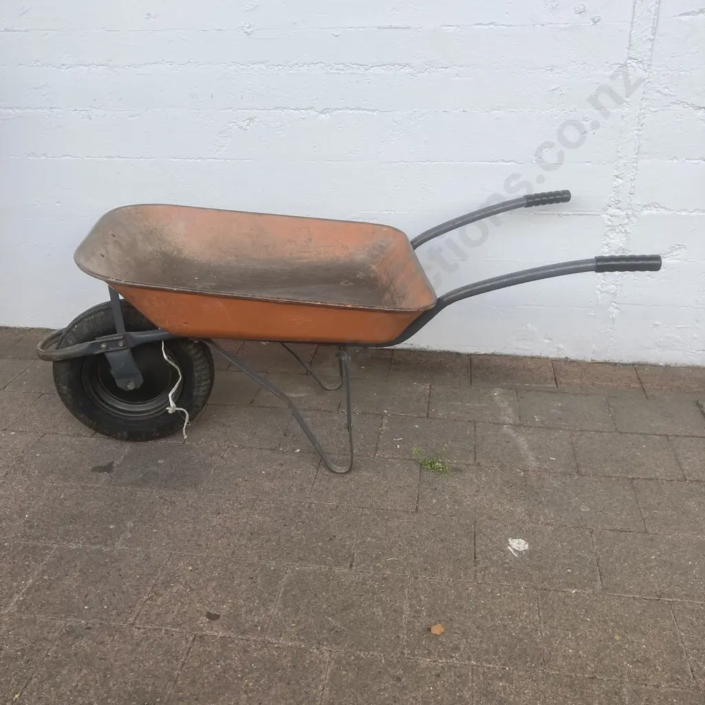 Steel Wheelbarrow With Inflatable Wheel Image 1++