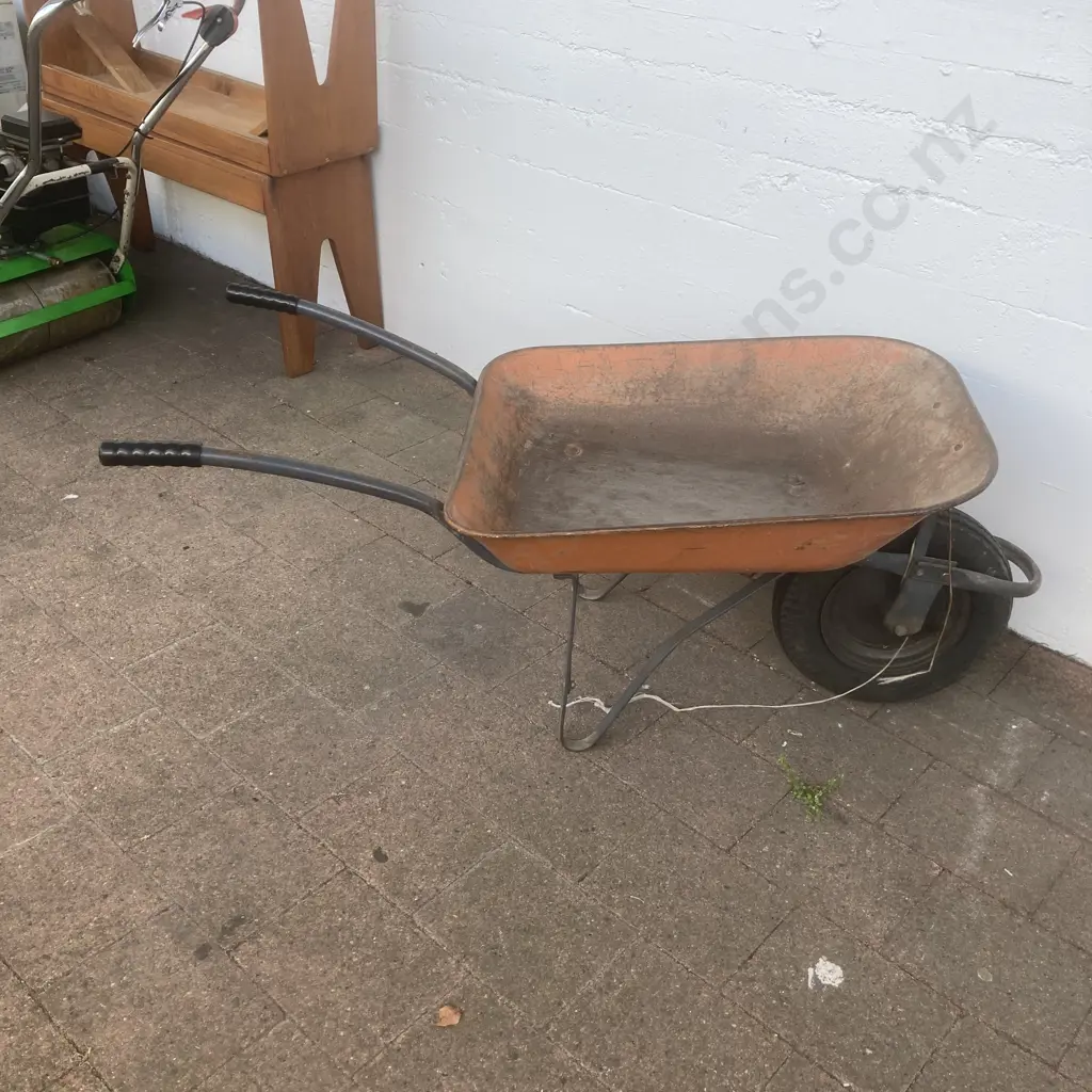 Steel Wheelbarrow With Inflatable Wheel Image 1++