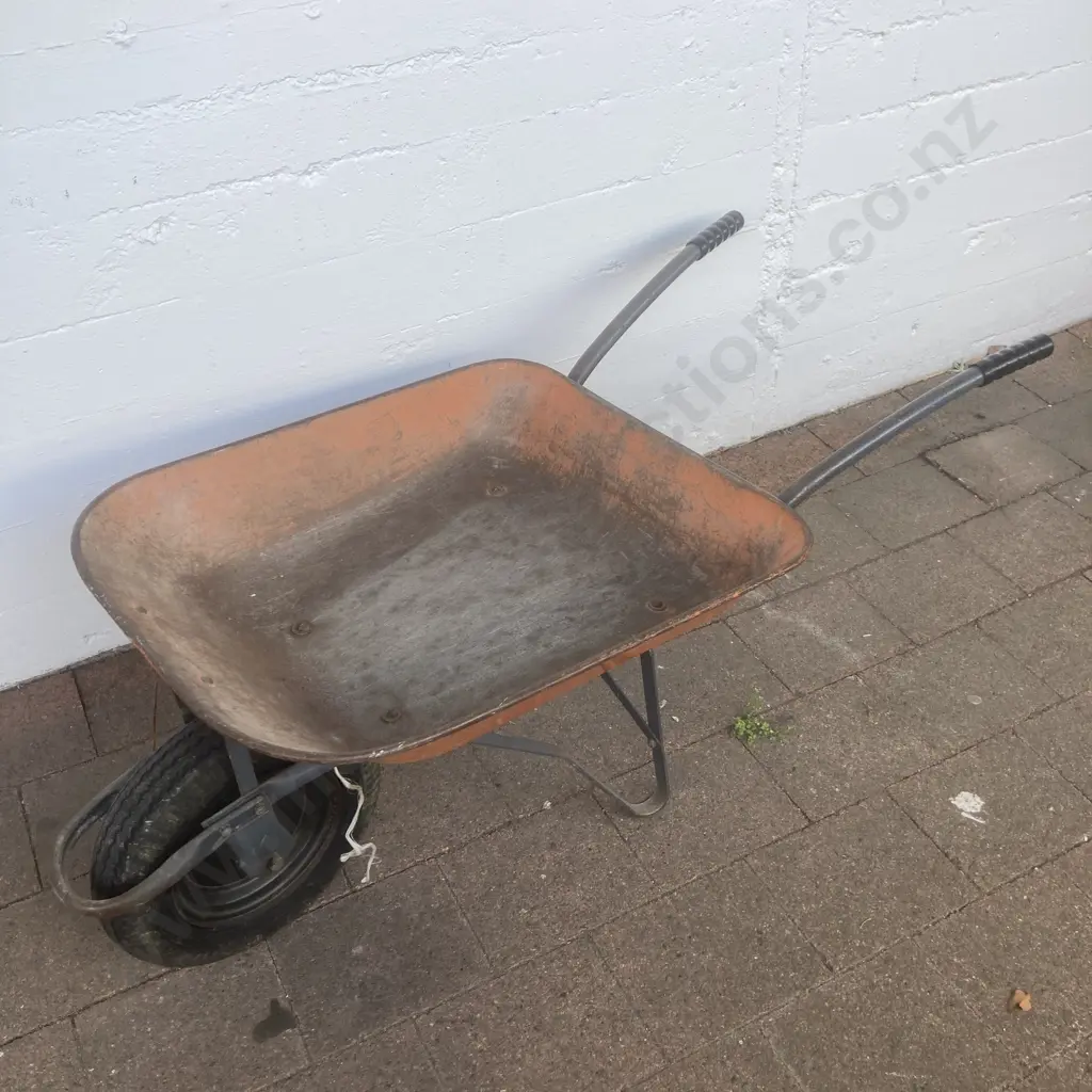 Steel Wheelbarrow With Inflatable Wheel Image 1++