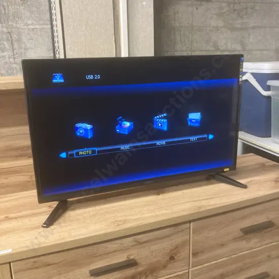 Veon 32" HD LED/LCD TV With Built-In DVD Player & Remote Control, Model VN32N19LEDDVD