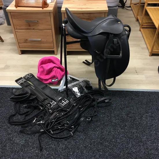 Saddle - Series 550 Wintec Dressage Narrow & Wide Gullet, With Stand & Cover