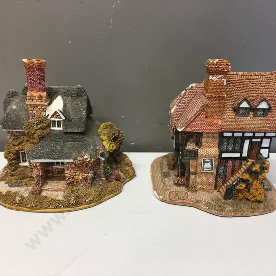 Pair of Lilliput Lane - Oak Cottage & Swan Inn (As Found Condition)