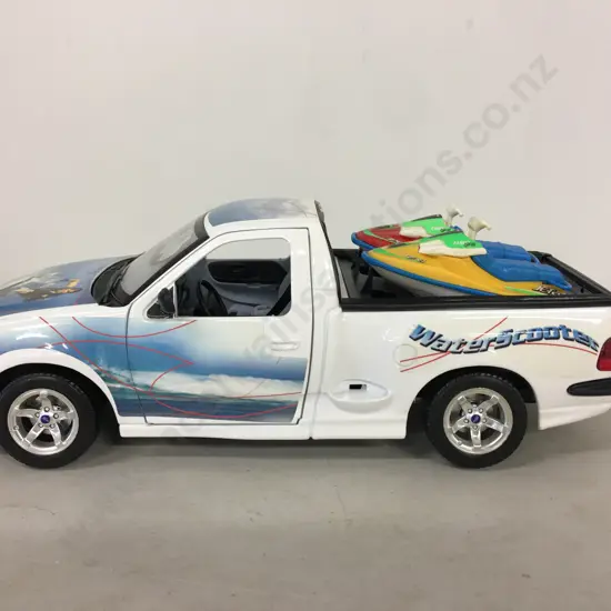 Burago 1/21 Scale Diecast 3338 - Ford SVT F150 Lightning Waterscooter Jet Skis