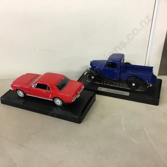 1937 Ford Pickup & Ford Mustang 1:24 Diecast Signature Models