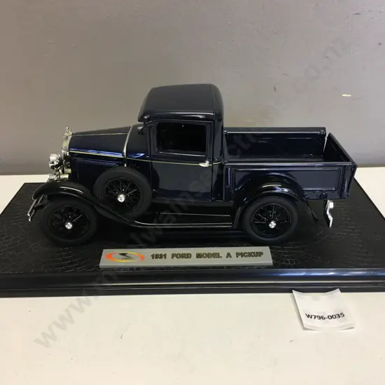 1931 Ford Model A Pickup (Signature) 1/18th Scale Diecast Model, Blue