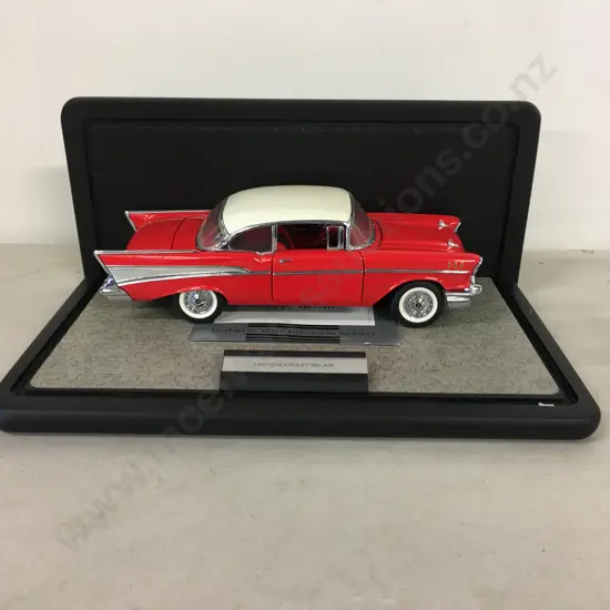 1957 Chevy Belair Hardtop 1/24 Franklin Mint Precision Model - With COA & Case