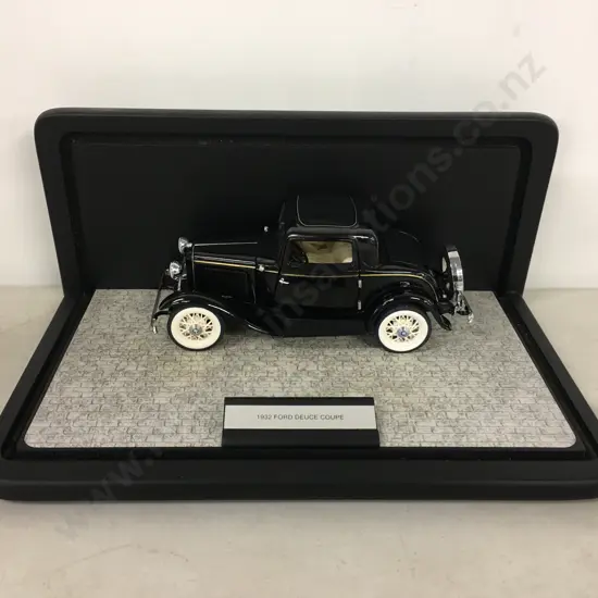 1932 Ford Deuce Coupe 1/24 Franklin Mint Precision Model With Case