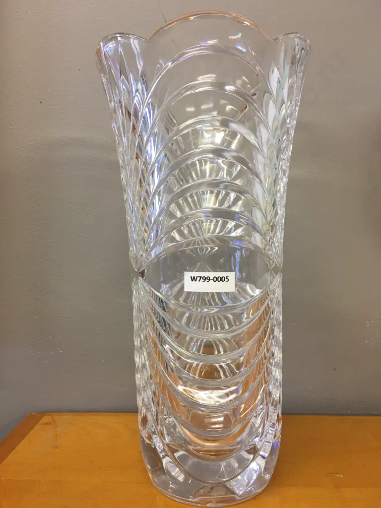 Heavy Cut Crystal Vase, H29.5cm Image 1++