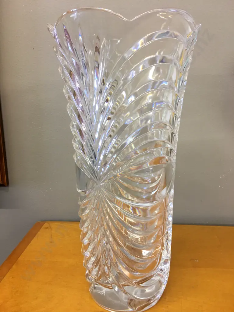 Heavy Cut Crystal Vase, H29.5cm Image 1++