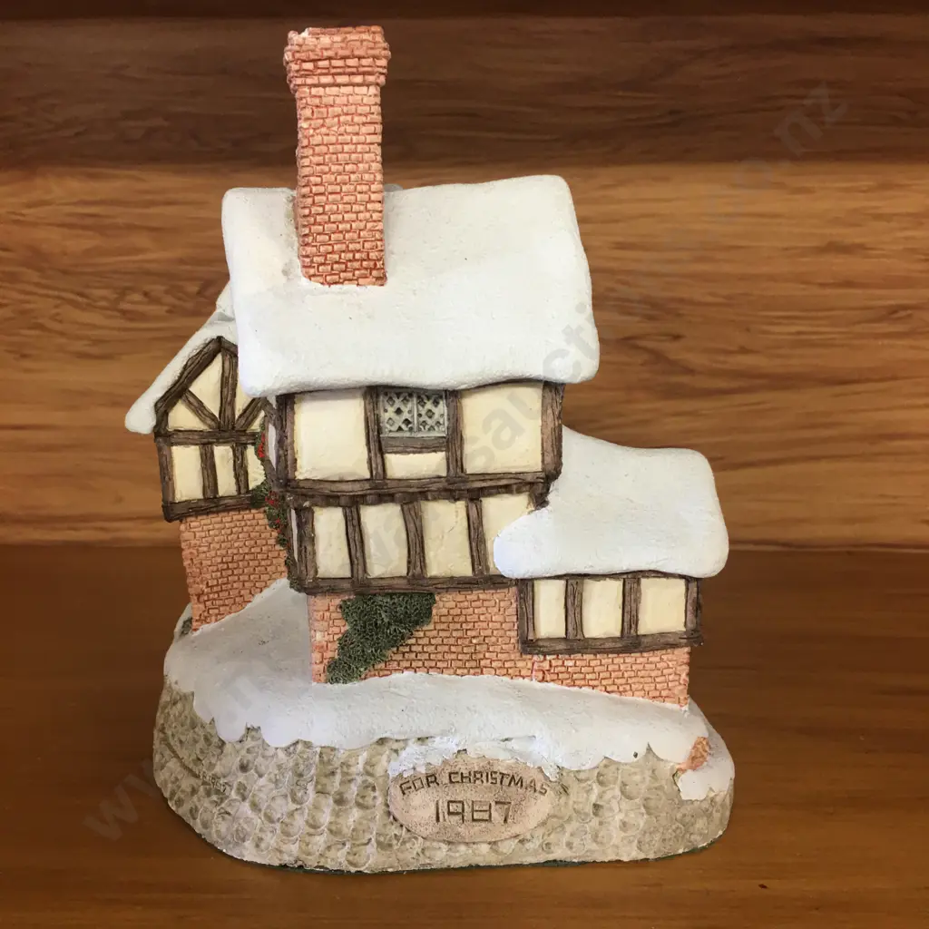 David Winter Collectable Special For Christmas 1987 Ebenezer Scrooge's Counting House Image 1++