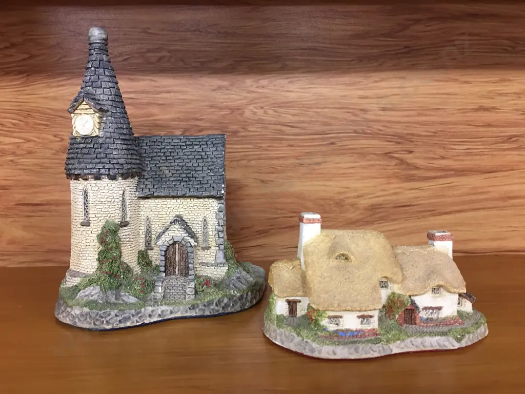 David Winter Collectable Cottages - The Chapel (1984) & Farmhouse Image 1++