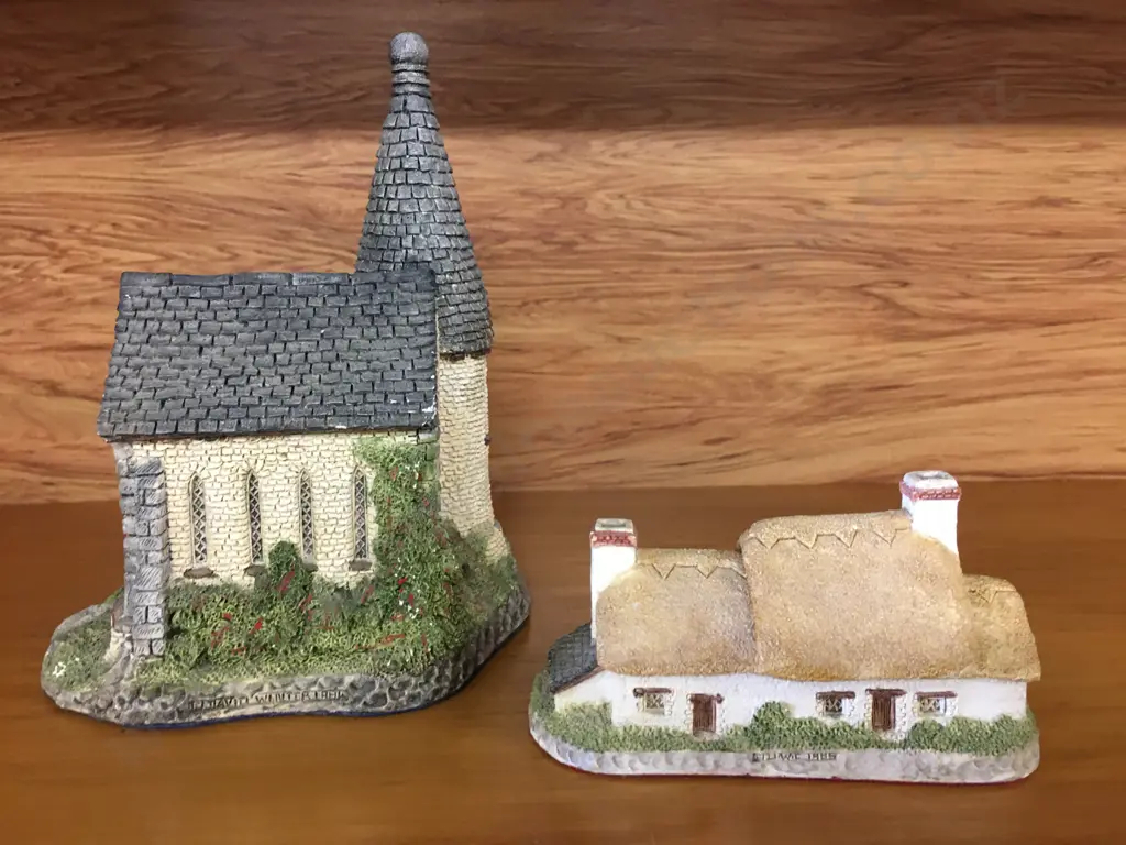 David Winter Collectable Cottages - The Chapel (1984) & Farmhouse Image 1++