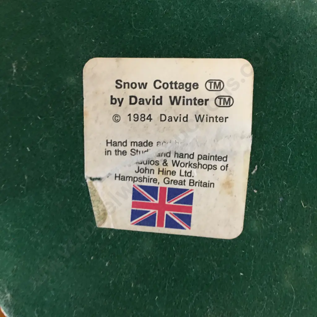 David Winter Collectable Cottages - Snow Cottage (1984) Image 1++