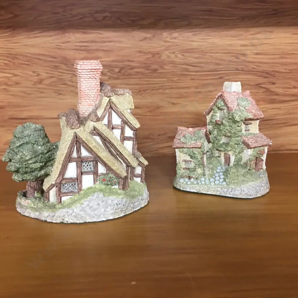 David Winter Collectable Cottages - Ivy Cottage (1982) & Pilgrims Rest (1983) Image 1++