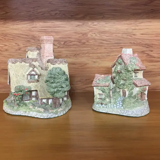 David Winter Collectable Cottages - Ivy Cottage (1982) & Pilgrims Rest (1983)