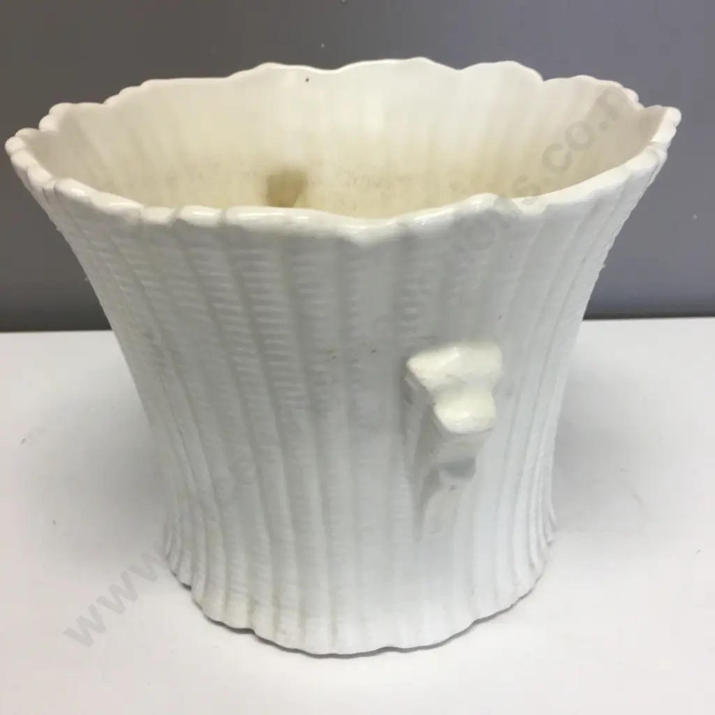 Vintage Cream Shell Detailed Vase H17cm,Dia22cm. Image 1++