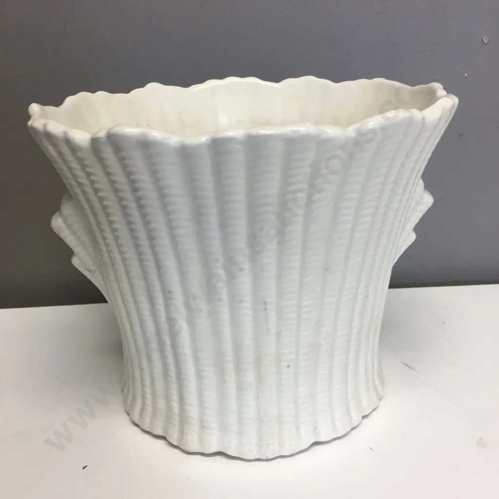 Vintage Cream Shell Detailed Vase H17cm,Dia22cm. Image 1++