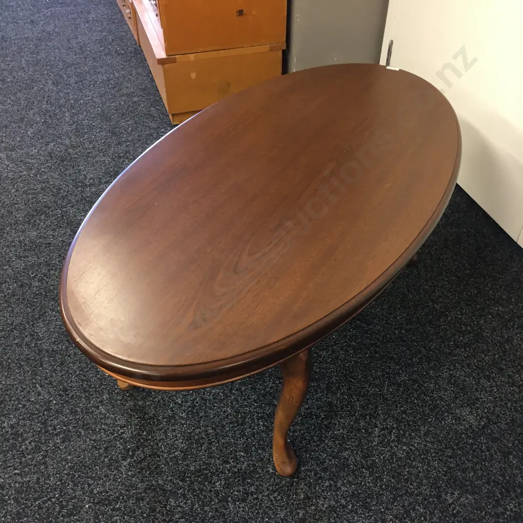 Oueen Anne Style Mahogany Oval Coffee Table Image 1++