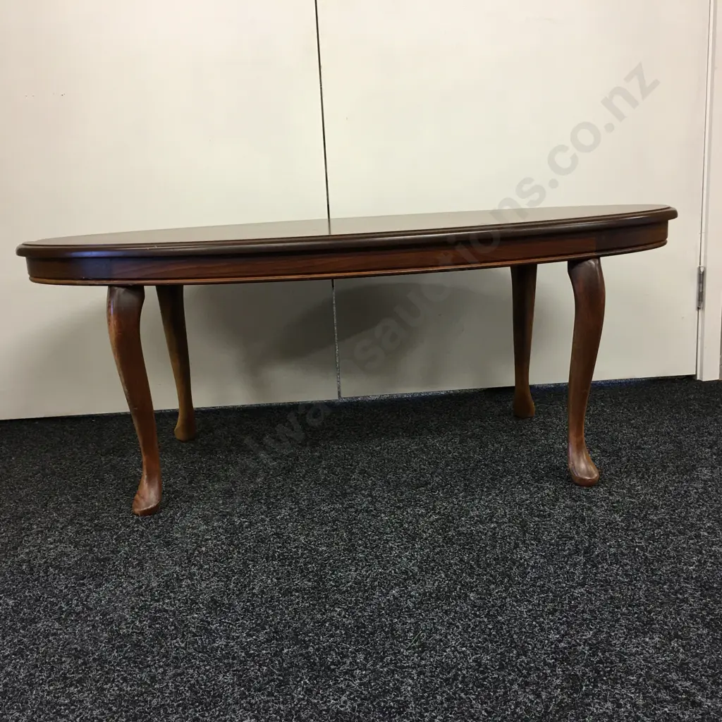 Oueen Anne Style Mahogany Oval Coffee Table Image 1++