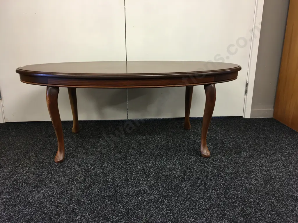 Oueen Anne Style Mahogany Oval Coffee Table Image 1++