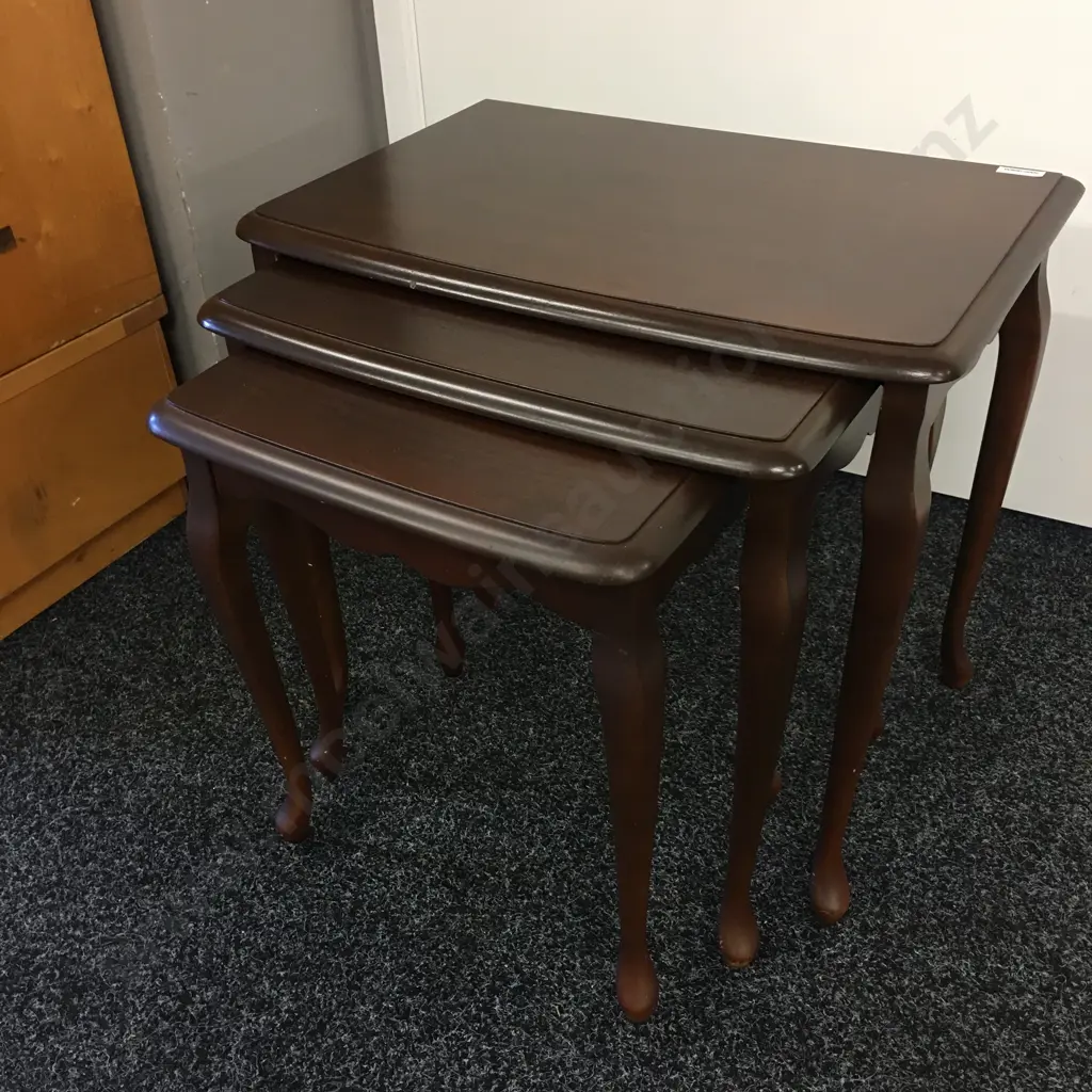 Nest of 3 Queen Anne Style Mahogany Tables, Fine Cabriole Legs Image 1++
