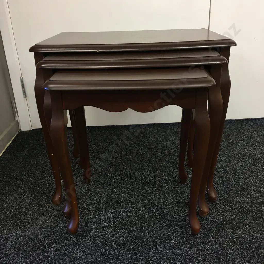 Nest of 3 Queen Anne Style Mahogany Tables, Fine Cabriole Legs Image 1++
