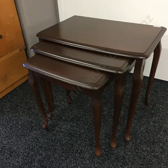 Nest of 3 Queen Anne Style Mahogany Tables, Fine Cabriole Legs