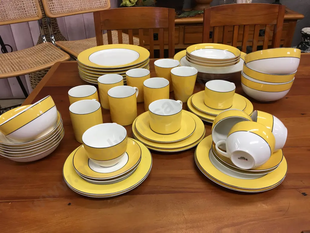 Maxwell Williams “Riviera” Art Deco Style China Dinnerware, Cups Etc Image 1++
