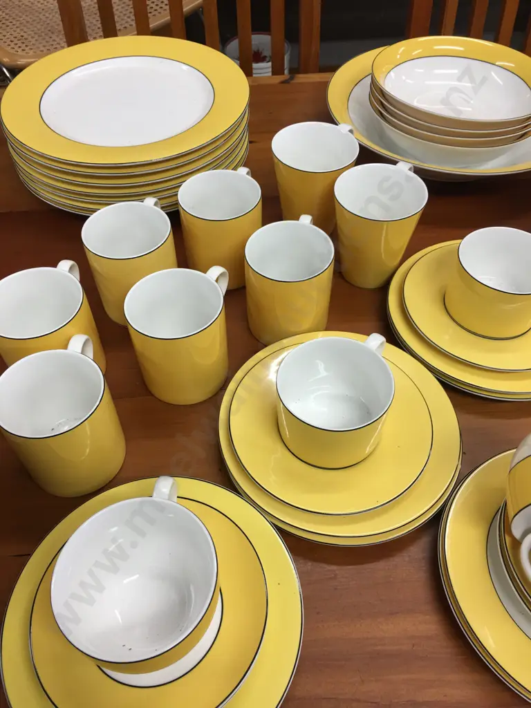 Maxwell Williams “Riviera” Art Deco Style China Dinnerware, Cups Etc Image 1++