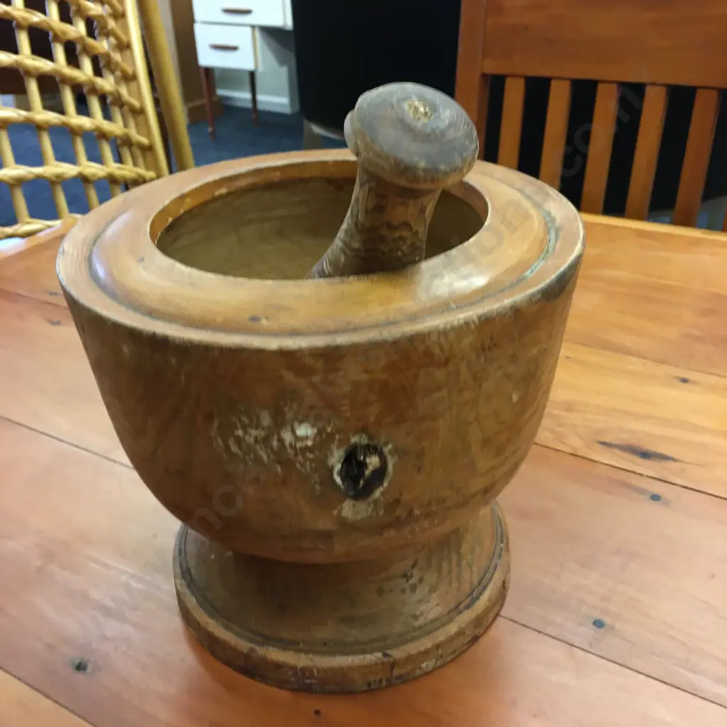 Wooden Mortar & Pestle, 18 x 20.5cm Image 1++