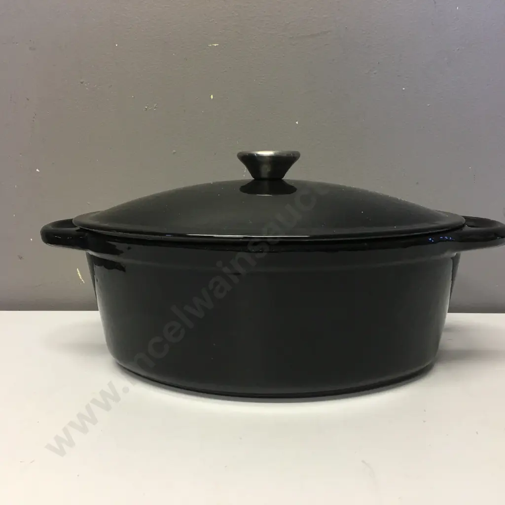 Stevens Oval Cast & Enamel Casserole With Lid, Black, 12 x 27cm Image 1++