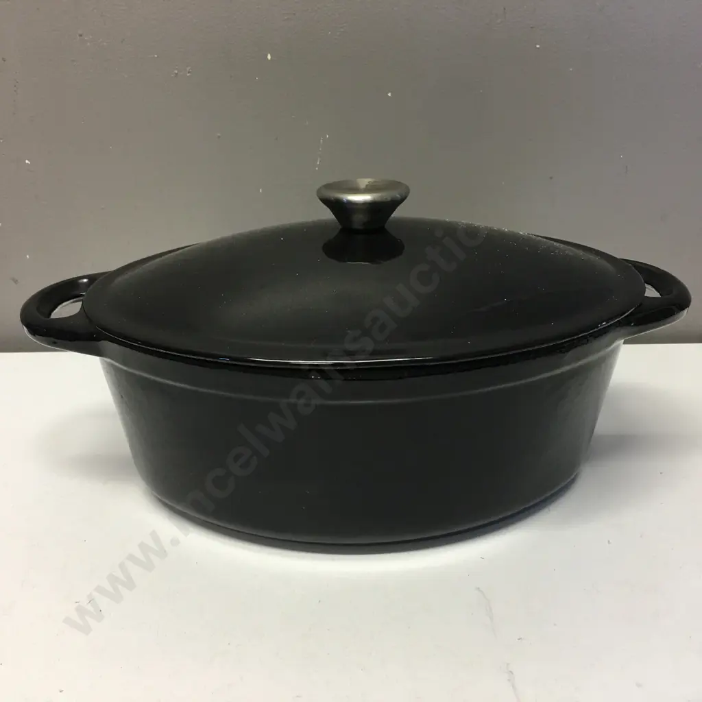 Stevens Oval Cast & Enamel Casserole With Lid, Black, 12 x 27cm Image 1++