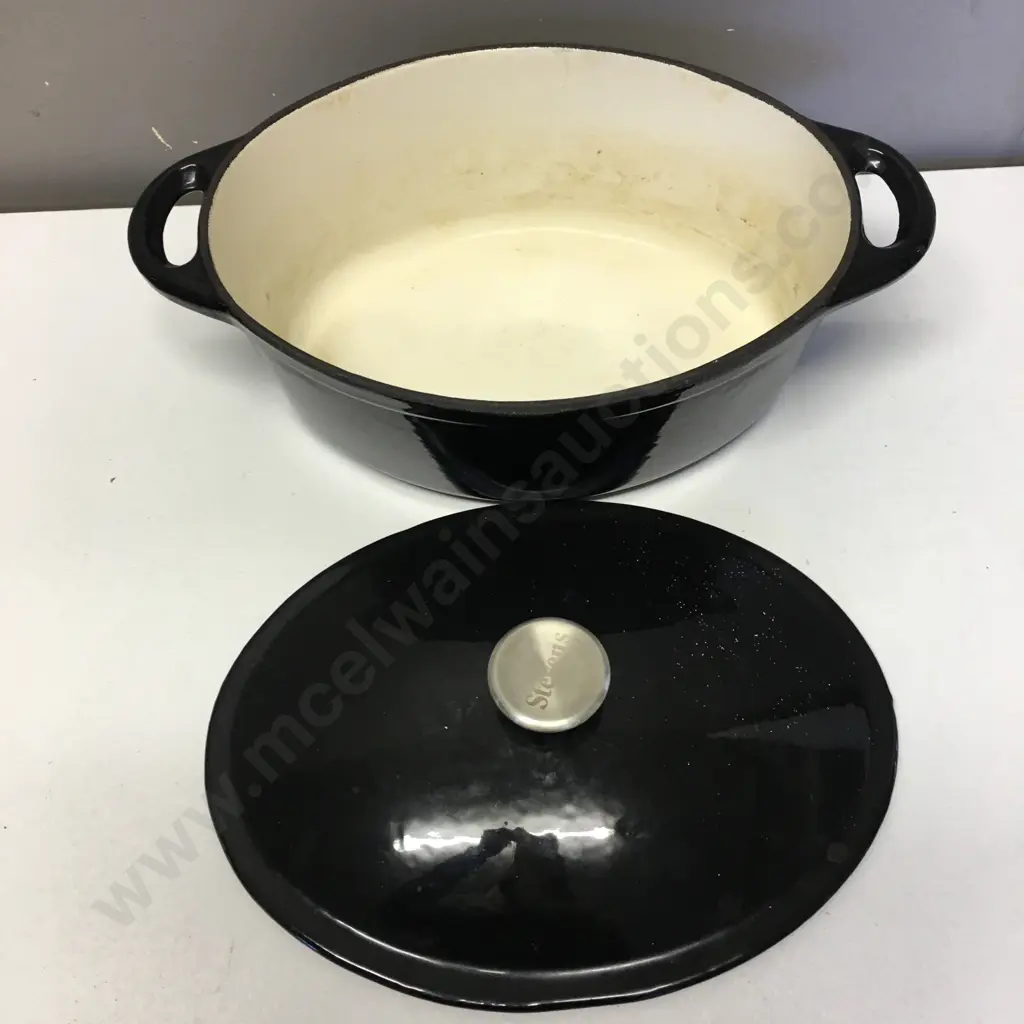 Stevens Oval Cast & Enamel Casserole With Lid, Black, 12 x 27cm Image 1++