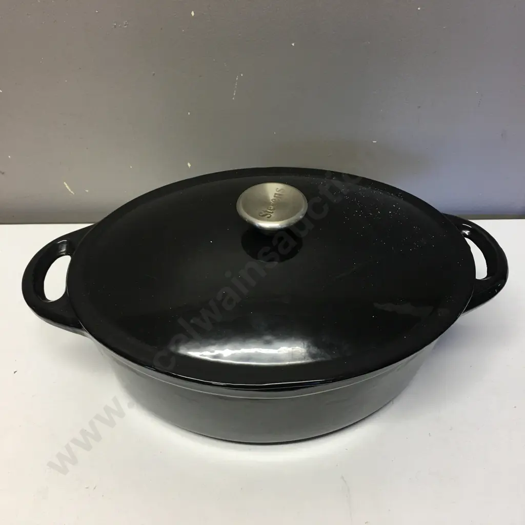 Stevens Oval Cast & Enamel Casserole With Lid, Black, 12 x 27cm Image 1++