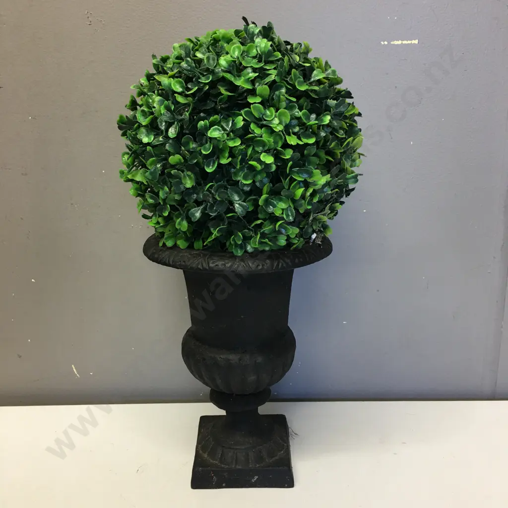 Urn Planter & Decorative Round Buxus Ball, H40cm Image 1++