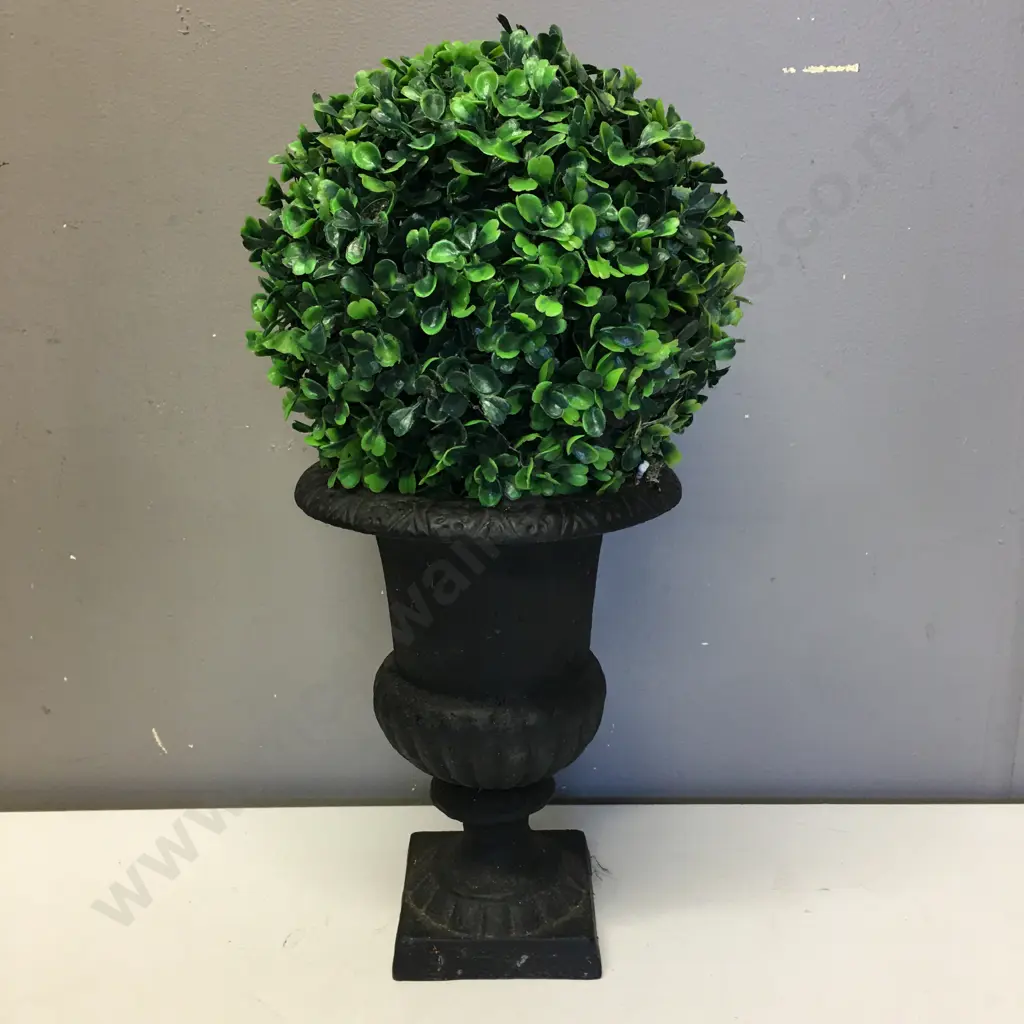 Urn Planter & Decorative Round Buxus Ball, H40cm Image 1++
