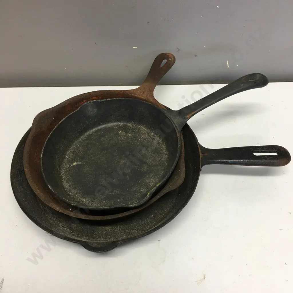 Set of 3 Cast Iron Frying pans, 20, 23, 27cm Image 1++