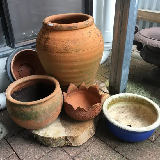 Lot of Garden Pots & Urn Garden Feature